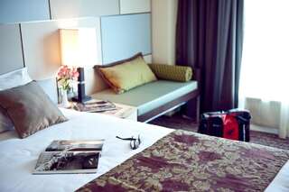 Отель Atlas Hotel Донецк Номер с кроватью размера «king-size»-5